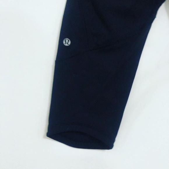 Women’s Lululemon Black Mesh Knee Cropped Leggings - Picture 5 of 6